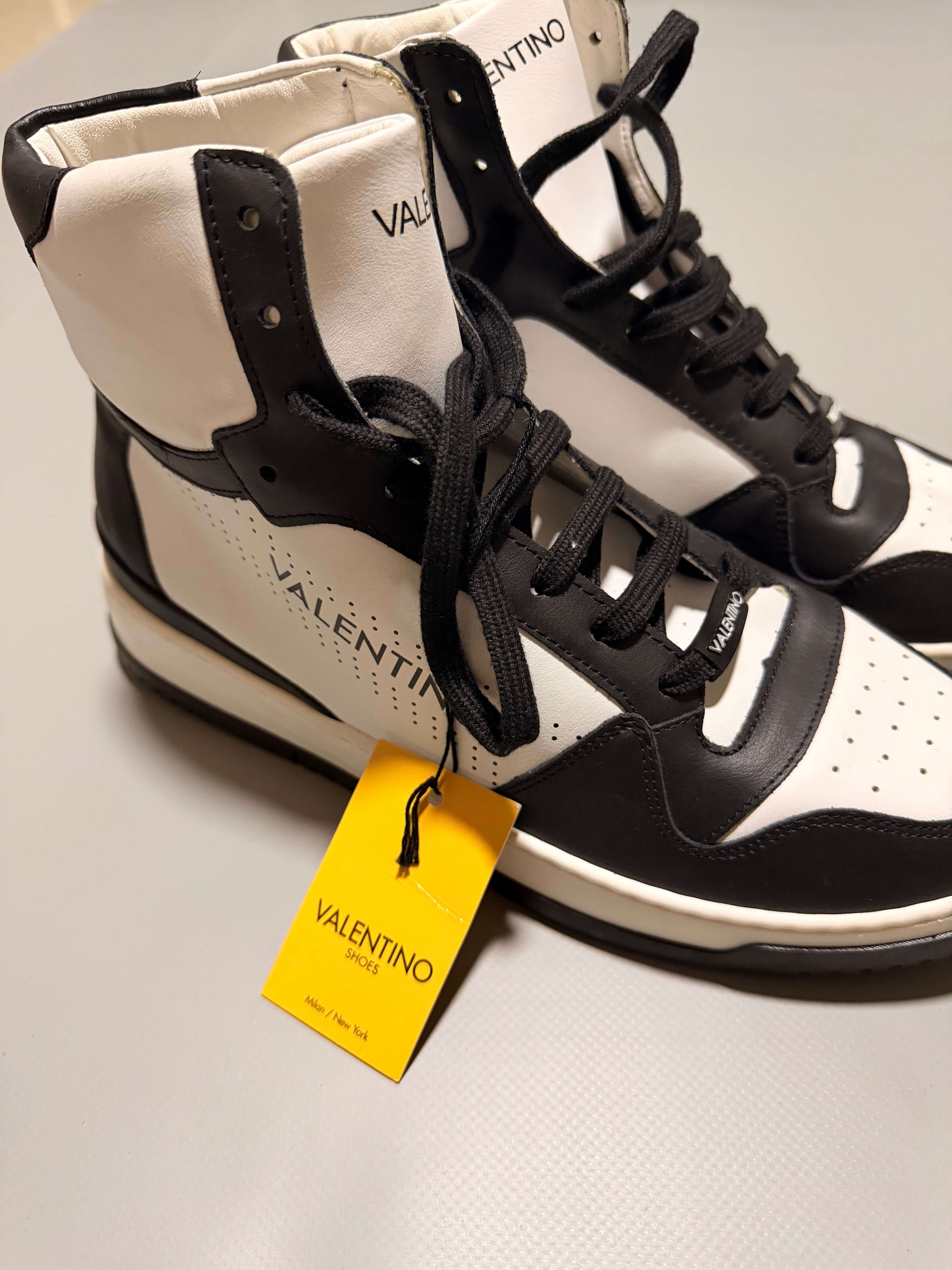 Valentino Garavani full cuero