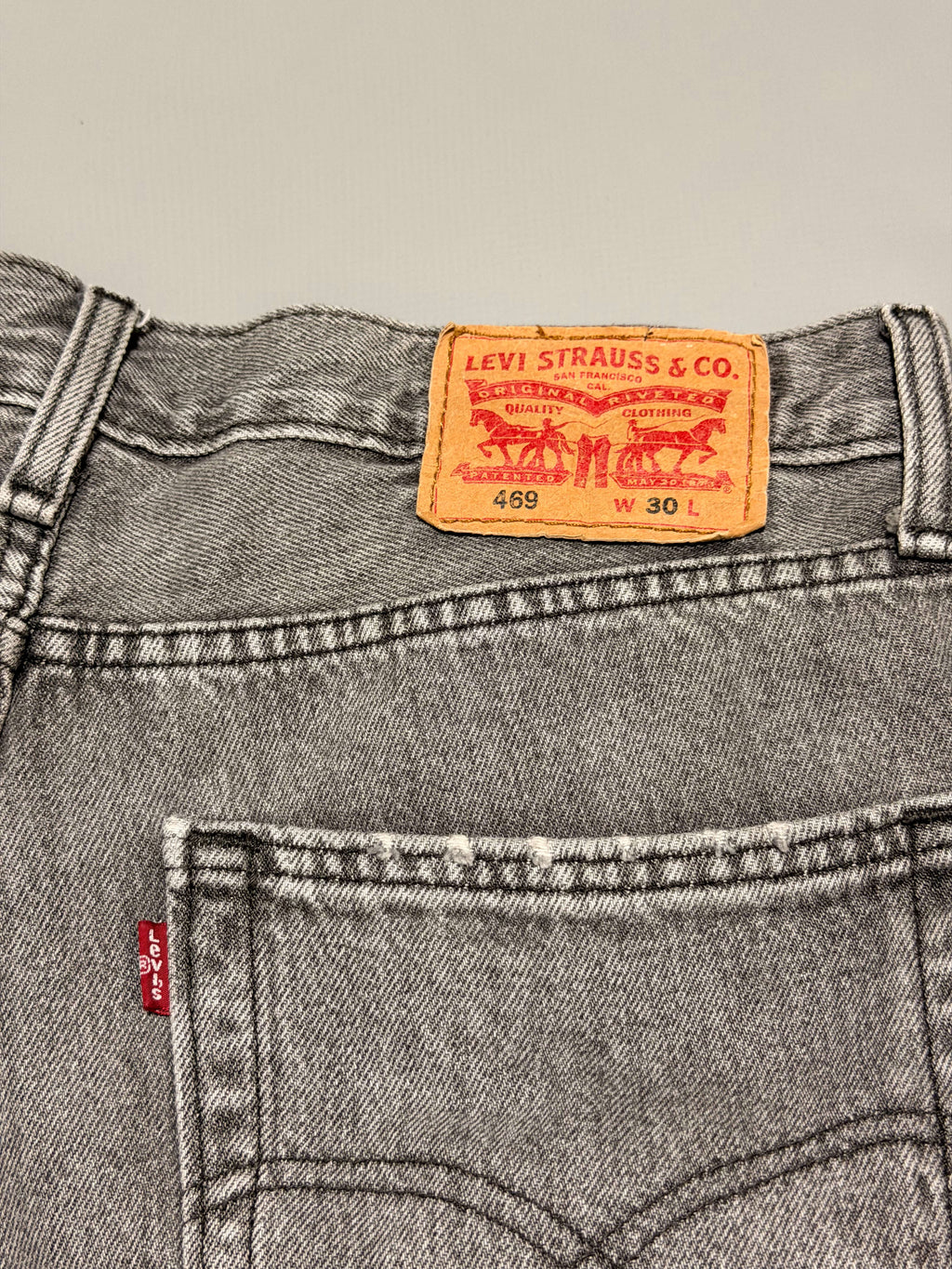 LEVI'S 469 denim loose shorts grey