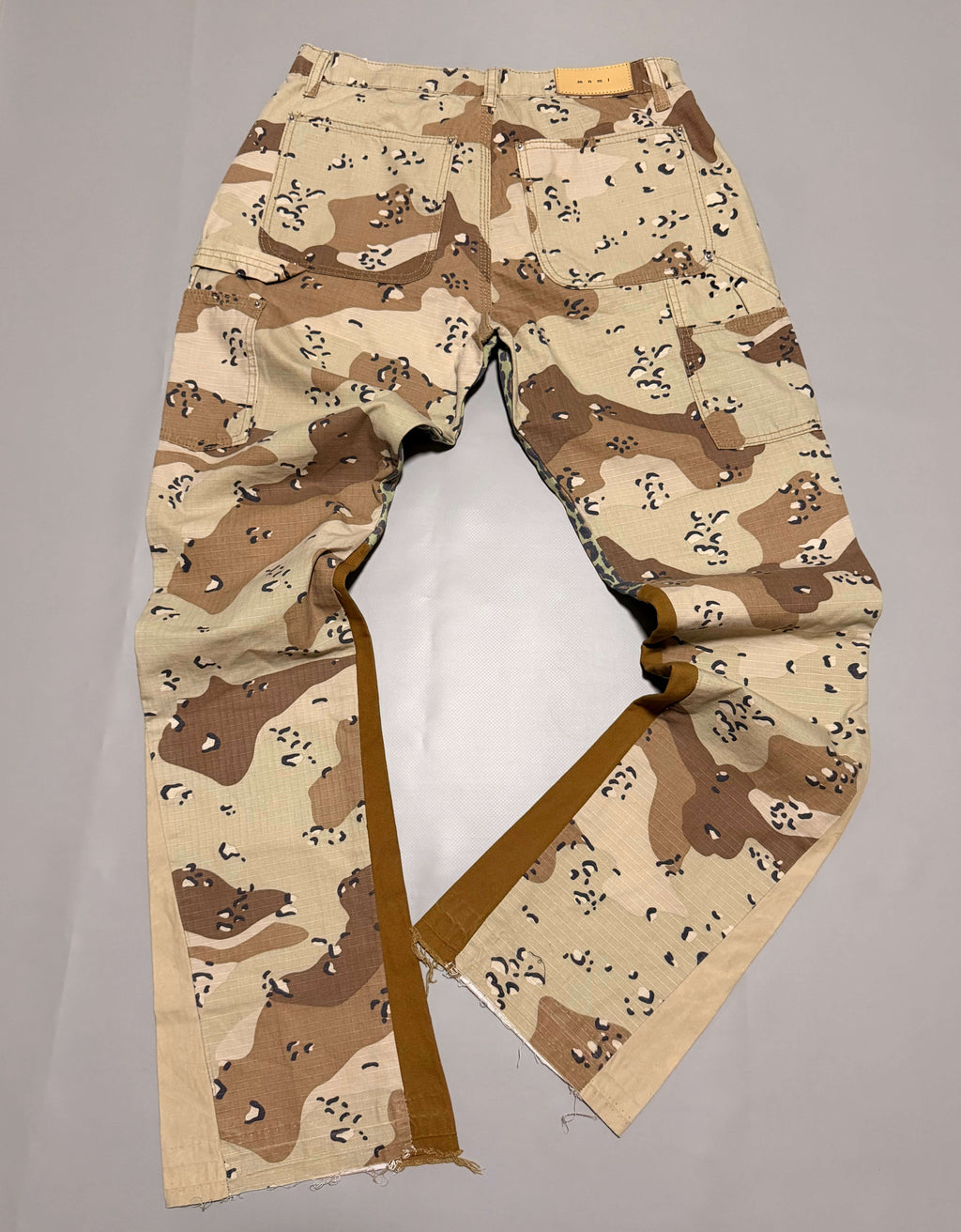 MNML flared camo pant
