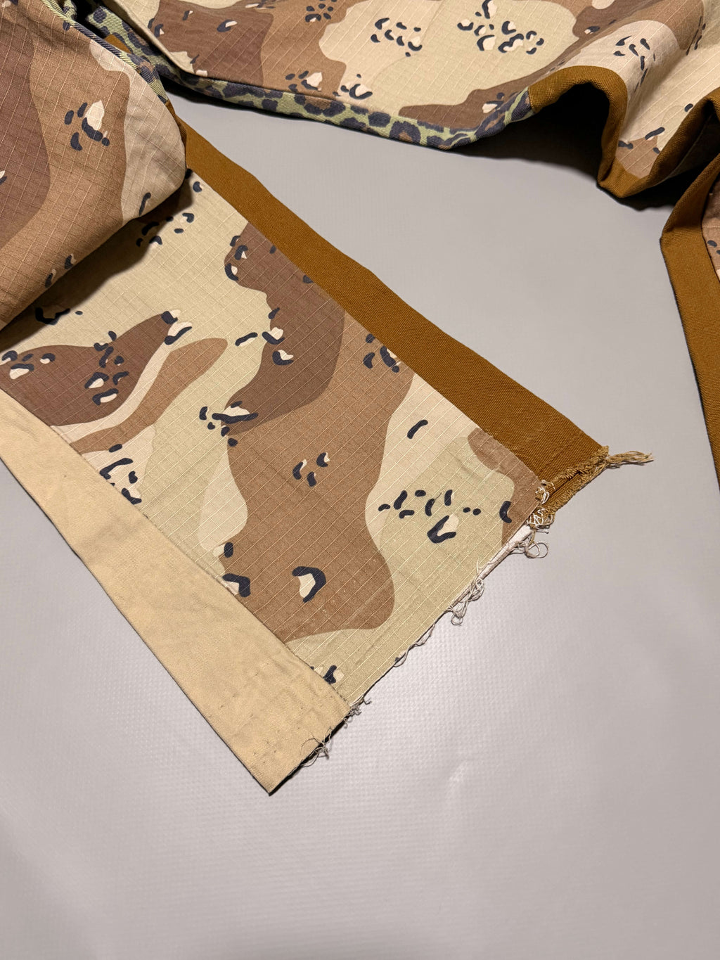 MNML flared camo pant