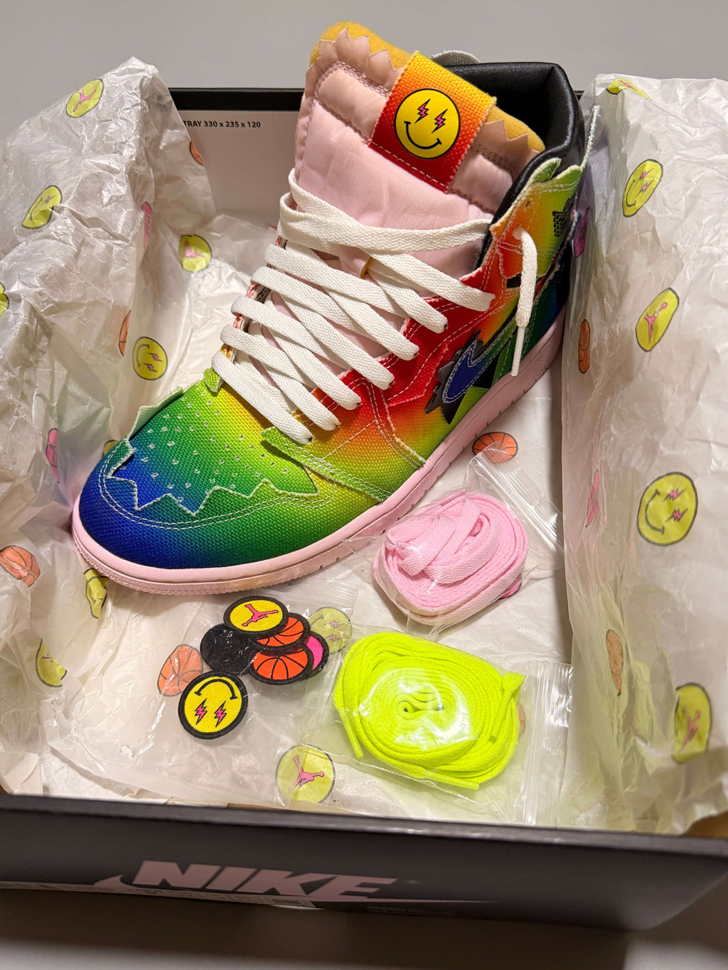 Jordan 1 Retro High J Balvin con caja
